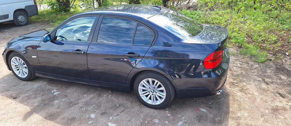 BMW Seria 3 cena 25900 przebieg: 137000, rok produkcji 2005 z Poznań małe 326